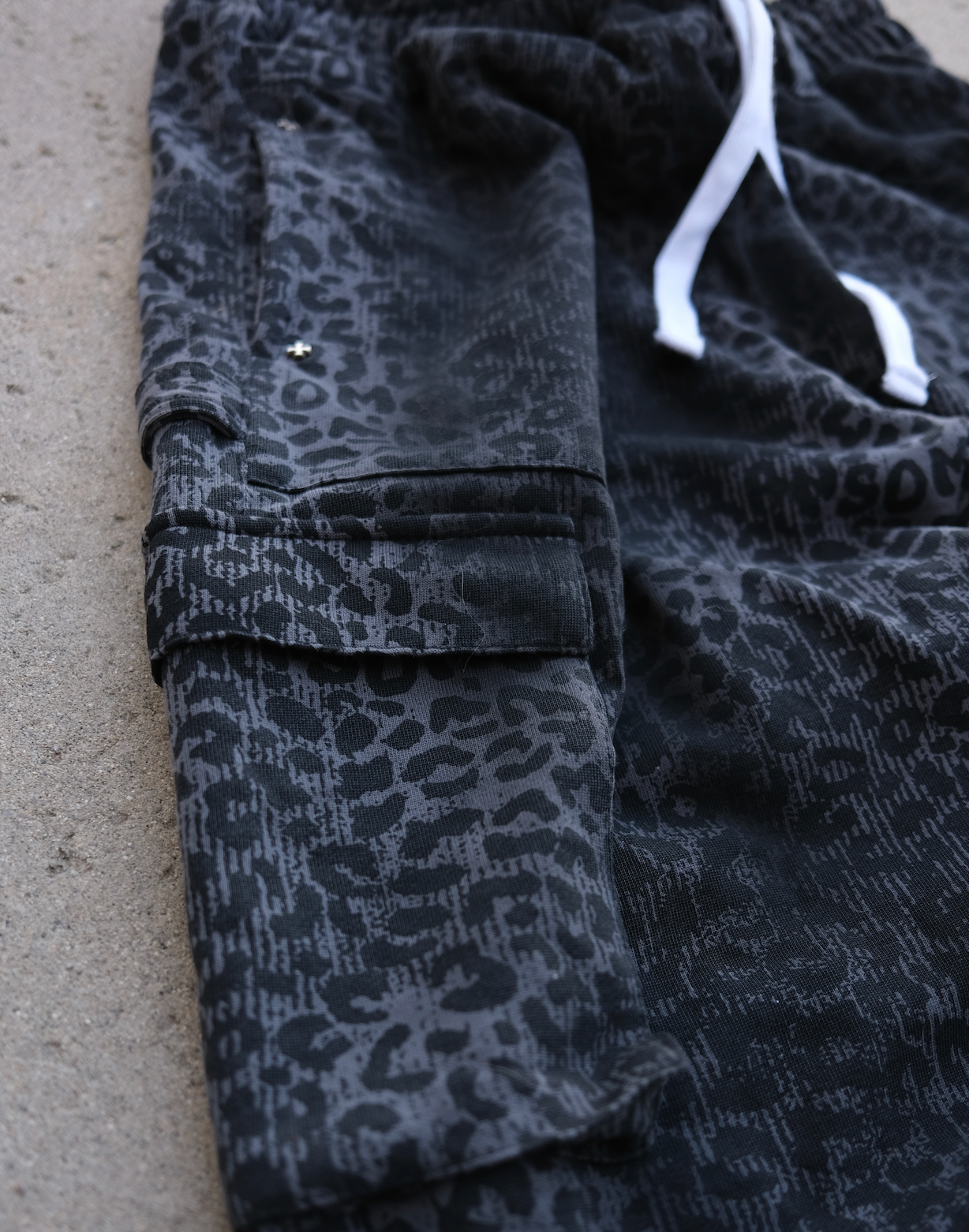 LEOPARD PRINT SWEATS